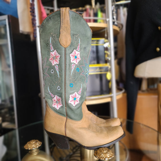 SONORA BY DOUBLE H Green/Pink Floral Embroidery Boots 6 - PopRock Vintage. The cool quotes t-shirt store.