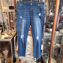  ARIZONA Regular Wash Distressed Skinny Jeans 13 - PopRock Vintage. The cool quotes t-shirt store.