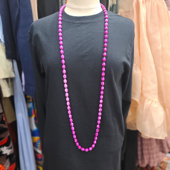 MAGENTA Long Necklace - PopRock Vintage. The cool quotes t-shirt store.