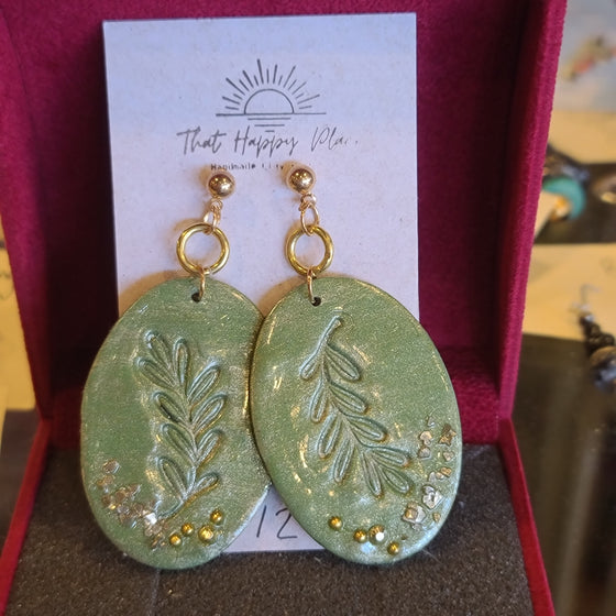 THAT HAPPY PLACE Green Flora Drop Earrings - PopRock Vintage. The cool quotes t-shirt store.