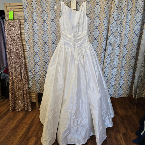 Vintage PRISCILLA OF BOSTON Wedding Dress 2/4 - PopRock Vintage. The cool quotes t-shirt store.