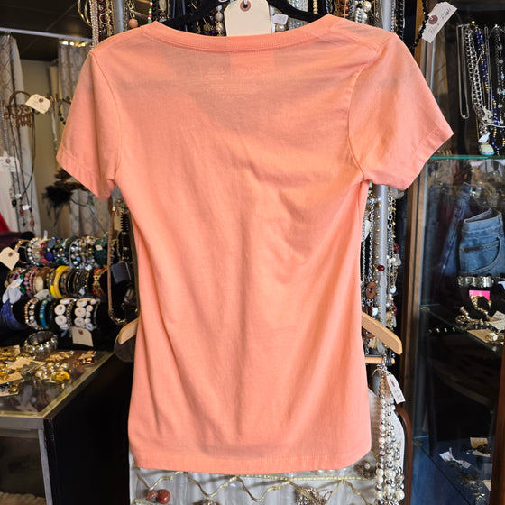 HARD ROCK CAFE Peach V Neck "Tampa" Tee XS - PopRock Vintage. The cool quotes t-shirt store.