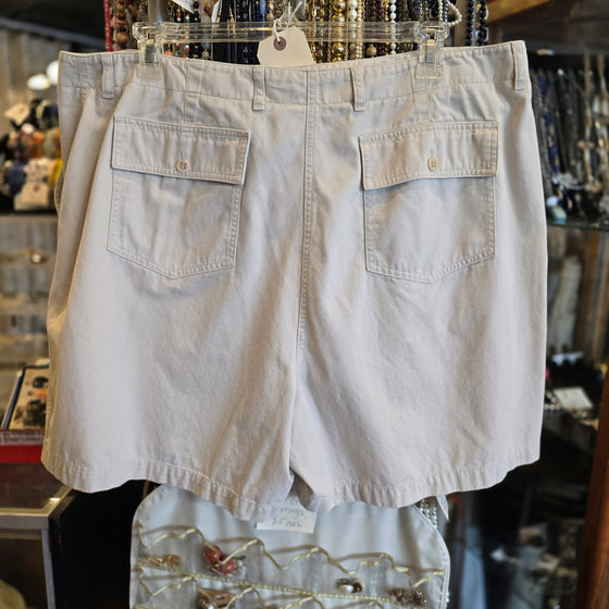 JONES NY Khakis Shorts 24W - PopRock Vintage. The cool quotes t-shirt store.