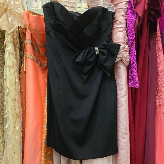 JOAN LESLIE Black Strapless Cocktail Dress w. Rhinestone Bow - PopRock Vintage. The cool quotes t-shirt store.