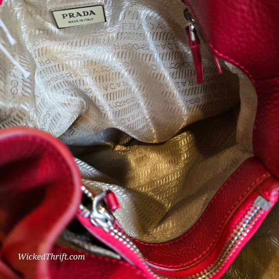 PRADA AUTHENTIC Red Vit Daino Life - PopRock Vintage. The cool quotes t-shirt store.
