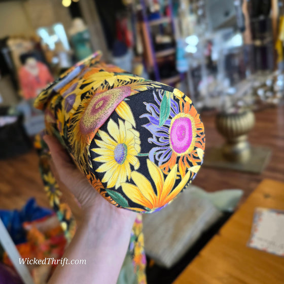 SUNFLOWER PRINT Thin Bucket Crossbody - PopRock Vintage. The cool quotes t-shirt store.