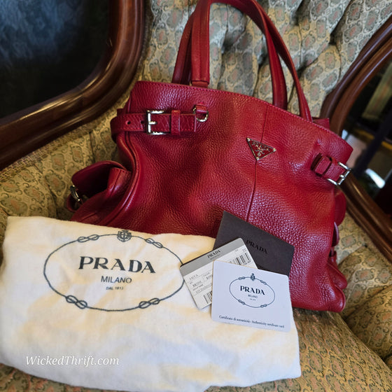 PRADA AUTHENTIC Red Vit Daino Life - PopRock Vintage. The cool quotes t-shirt store.